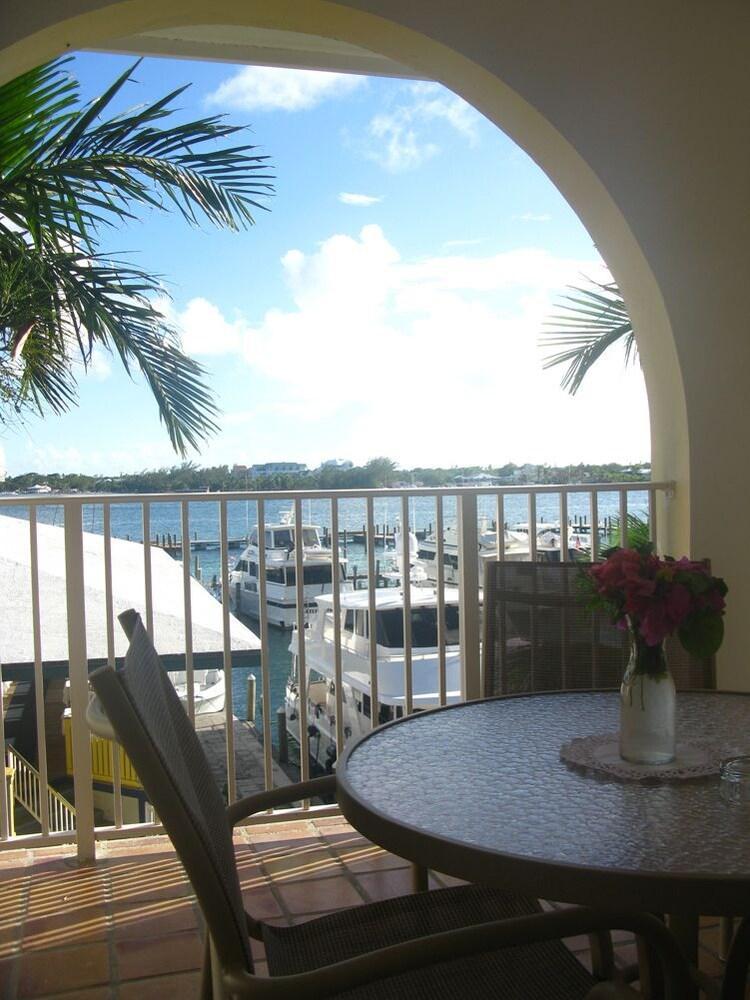 Paradise Harbour Club & Marina Нассау Экстерьер фото